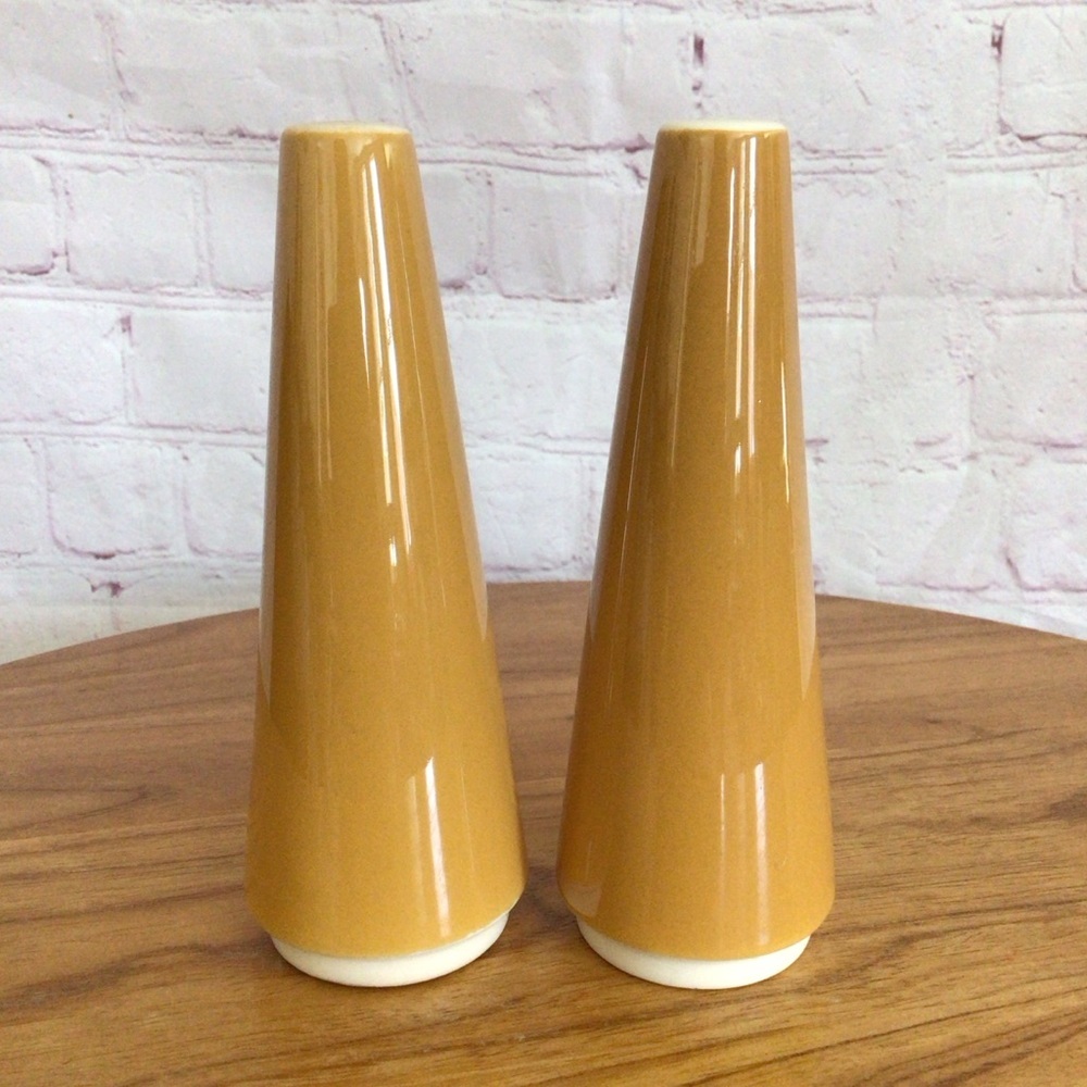 Vintage Golden Orange Ceramic Salt and Pepper Shaker Pair - Picture 4 of 6